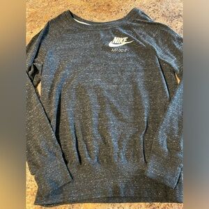 Women’s vintage style Nike pullover